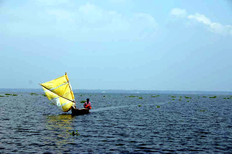 IND6904_kerala_backwaters