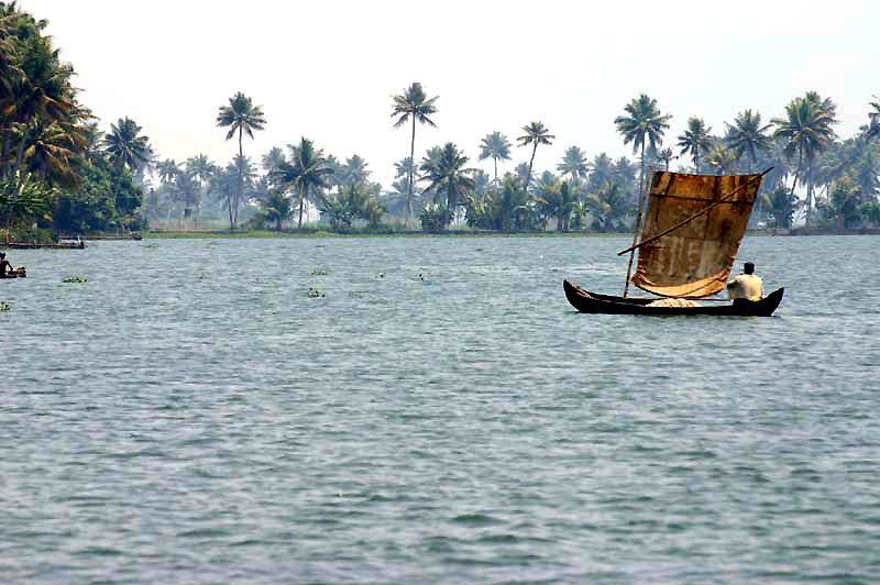 IND6936_kerala_backwaters