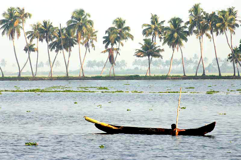 IND6994_kerala_backwaters