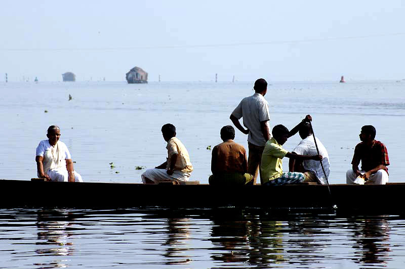 IND7011_kerala_backwaters