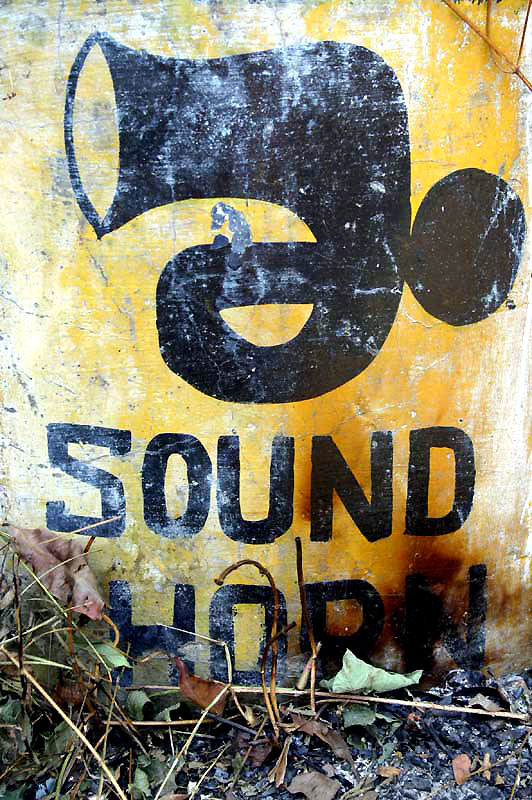 IND7139_ooty_sound_horn