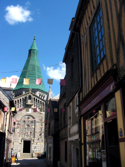 NOR2107_domfront_eglise